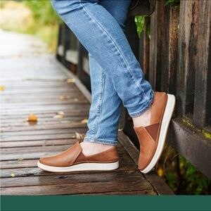 KURU Tan Leather Slip-On Shoes size 11‎